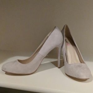 Nude Pumps